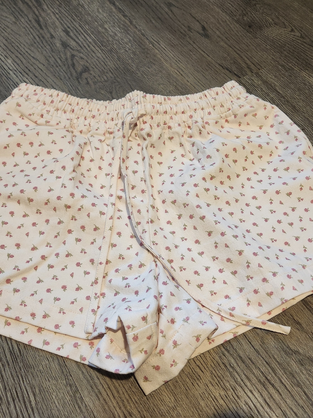 Le Lis Cream Shorts with Tiny Pink Floral Print
